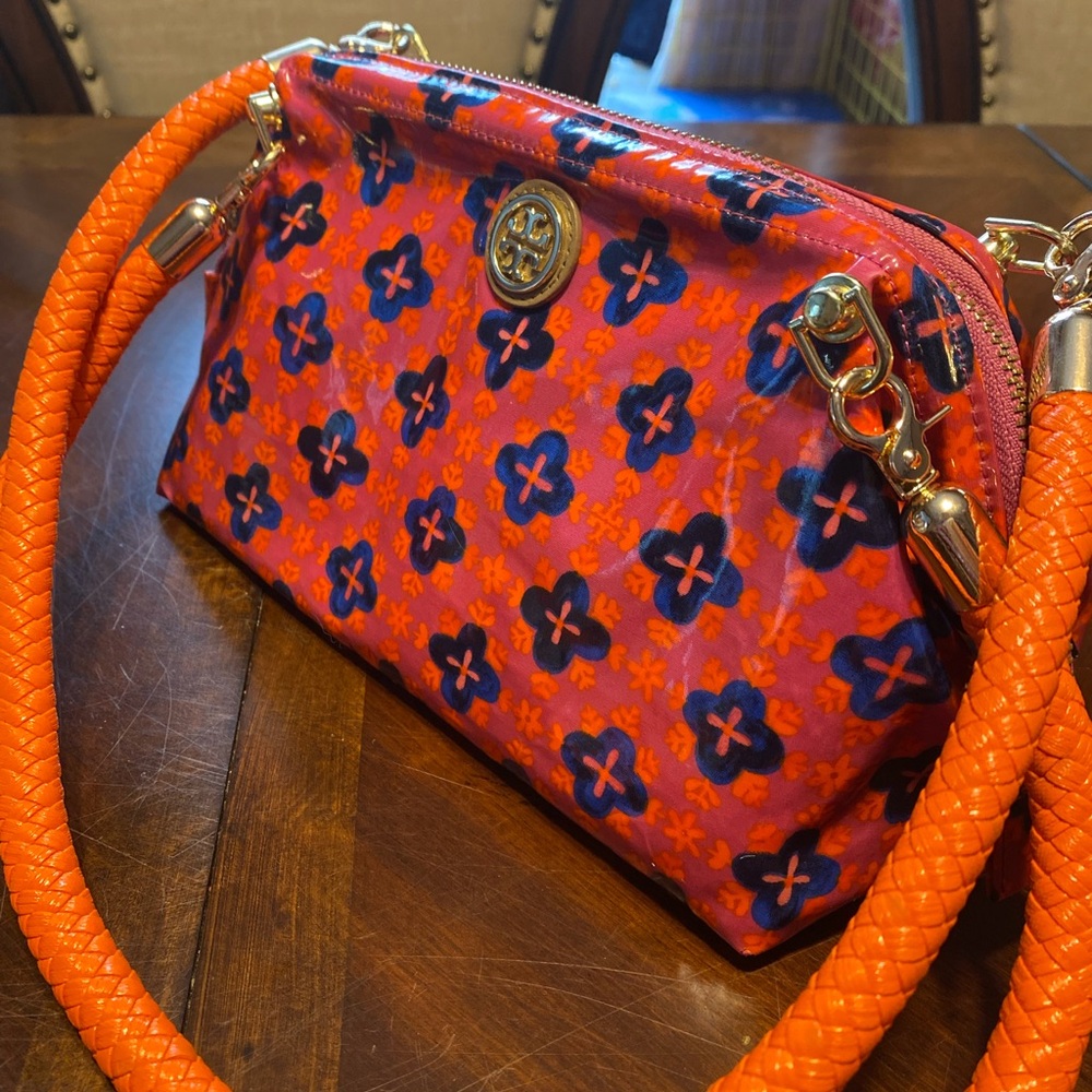 Tory Burch Red-Orange Floral Crossbody Wristlet with Navy Accents - Picture 15 of 16
